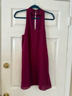 Lulu's Sleeveless Keyhole Shift Dress in Magenta